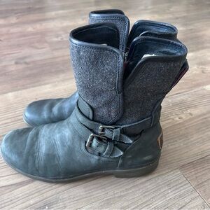 Ugg Australia Simmens Black Leather Womens Boot Waterproof Size 10